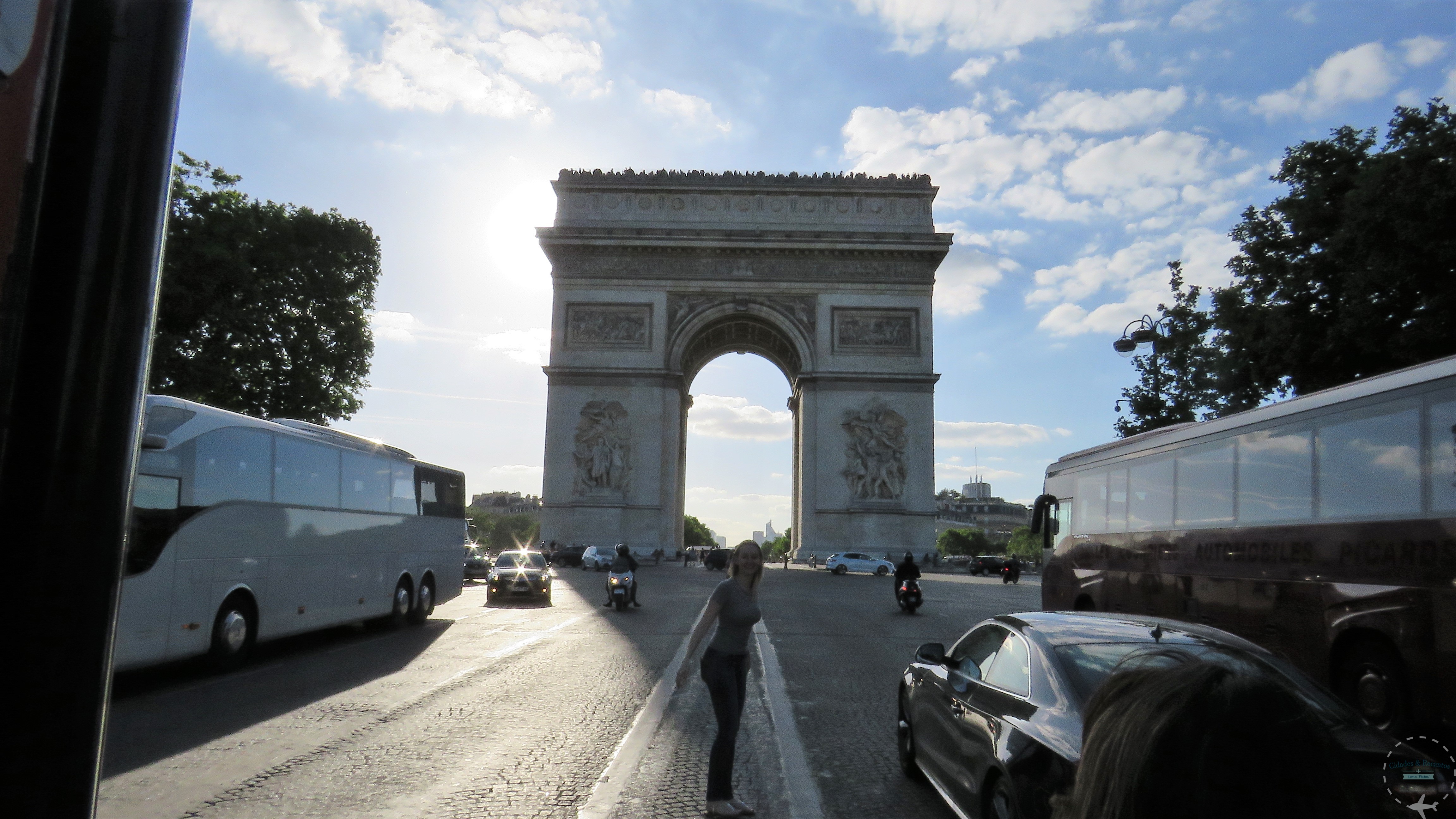 Muita história e vistas fabulosas de Paris, este é o Arco do Triunfo